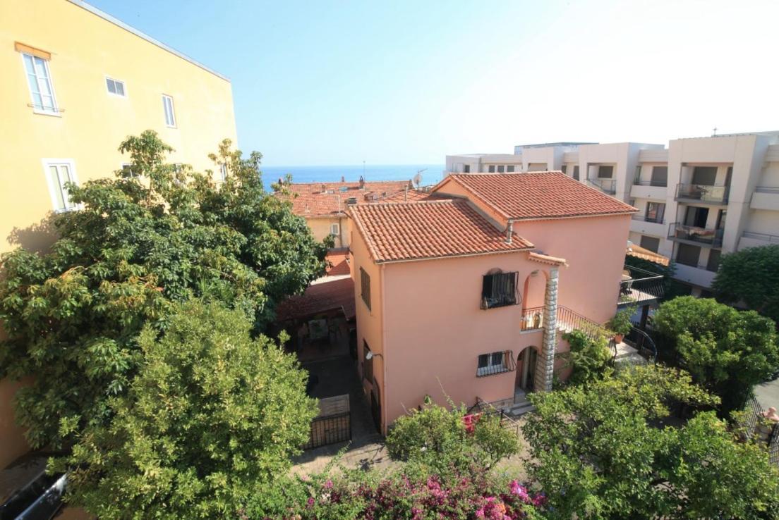 Bel Appartement Lumineux Joyeux Spacieux, Vue Mer Мантон Екстер'єр фото
